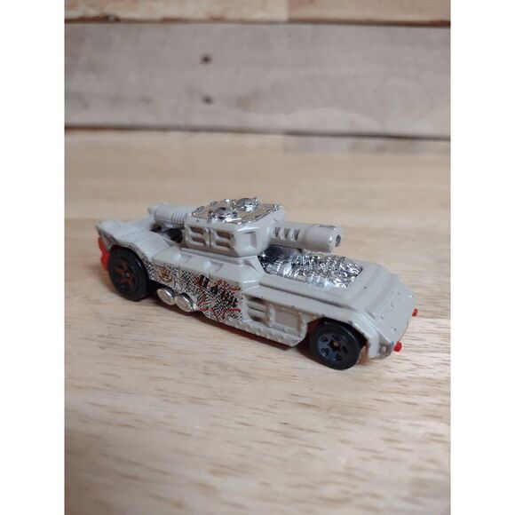 2014 Mattel Hot Wheels Invader Army Off Road Sand Desert Die Cast Tank / Car - Picture 1 of 3